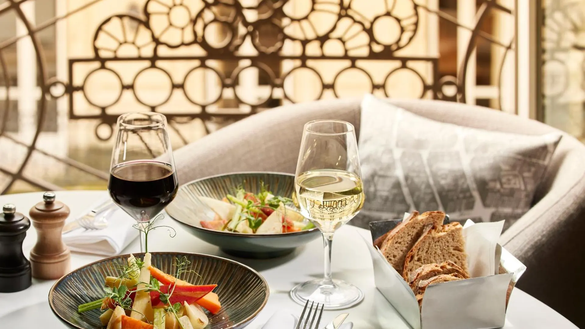 Hotel Sofitel Paris Arc De Triomphe