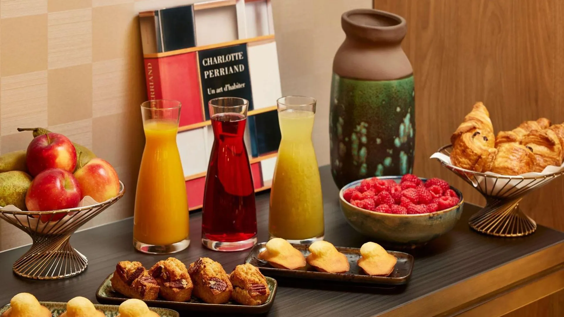 Отель Sofitel Paris Arc De Triomphe