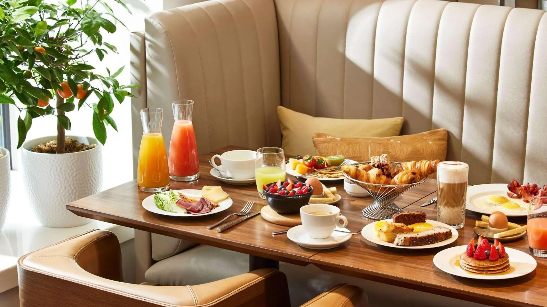 Отель Sofitel Paris Arc De Triomphe 5*,  Франция